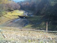 沢目さんより　鴻池長和の近くのダムの干上がり写真